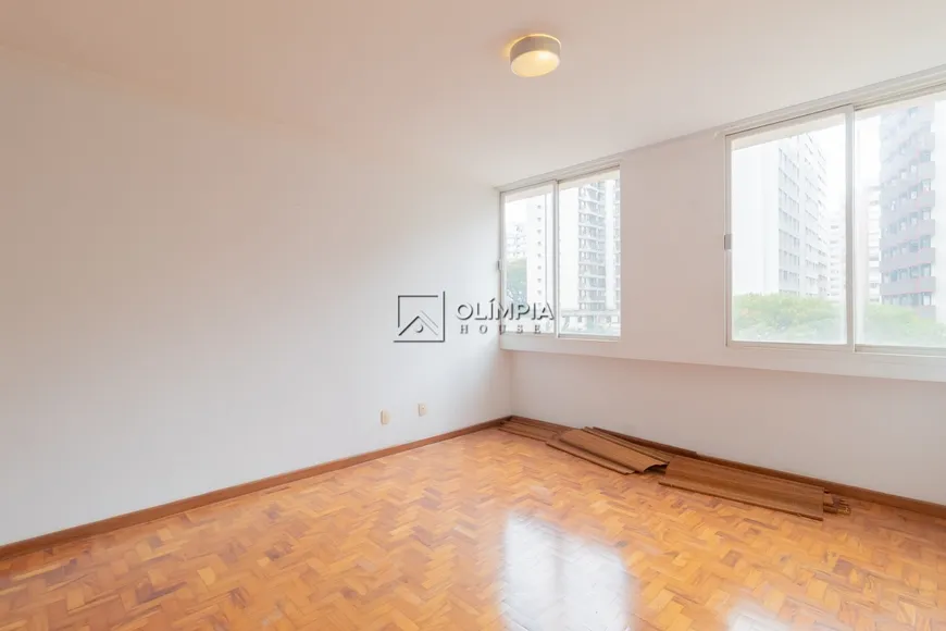 Foto 1 de Apartamento com 2 Quartos para alugar, 132m² em Cerqueira César, São Paulo