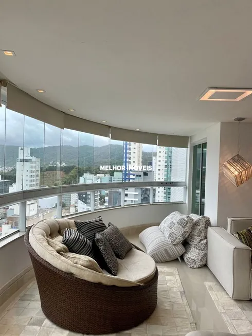 Foto 1 de Apartamento com 3 Quartos para alugar, 136m² em Centro, Balneário Camboriú