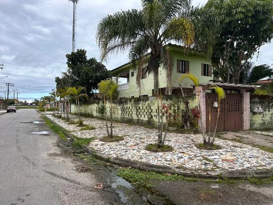 Foto 1 de Sobrado com 3 Quartos à venda, 173m² em Vila Loty, Itanhaém