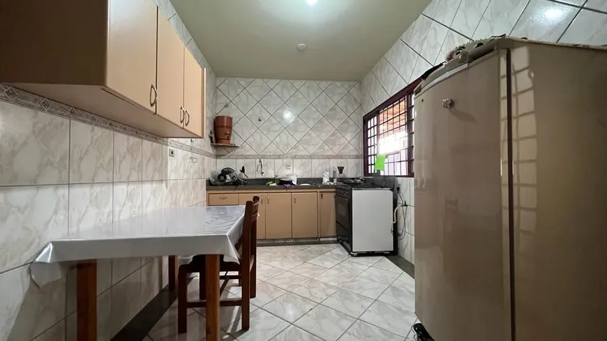 Foto 1 de Sobrado com 6 Quartos à venda, 390m² em Jardim Finotti, Uberlândia