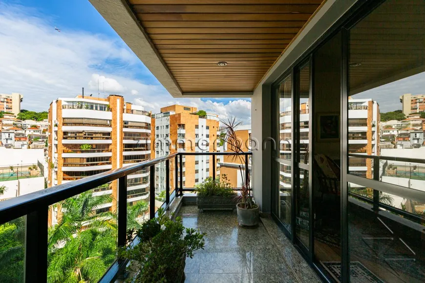 Foto 1 de Apartamento com 4 Quartos à venda, 156m² em Caxingui, São Paulo