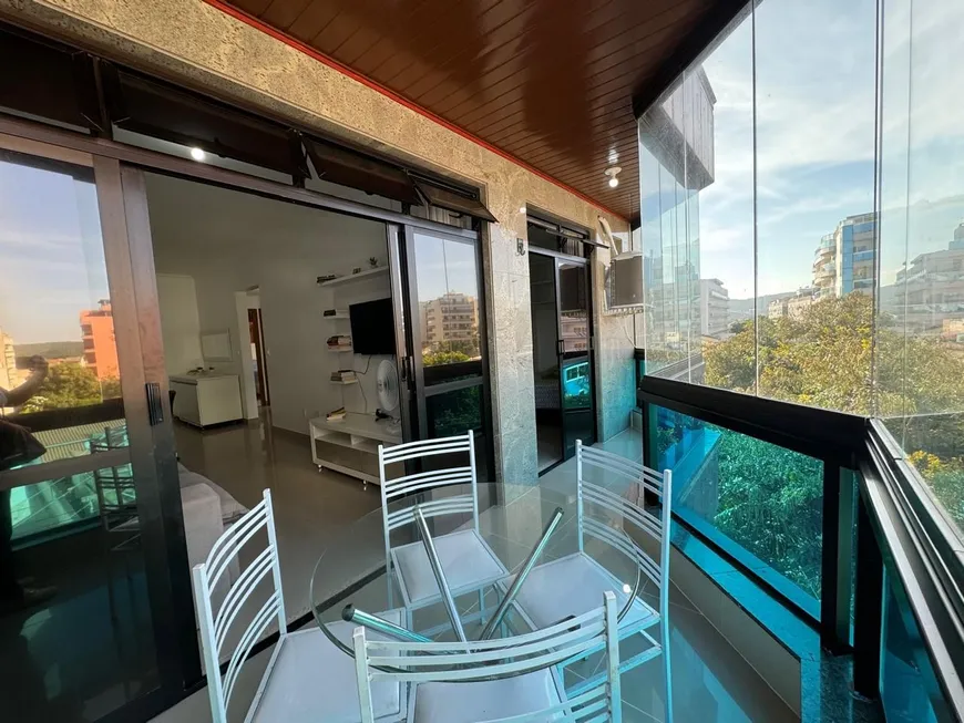 Foto 1 de Apartamento com 3 Quartos para venda ou aluguel, 131m² em Passagem, Cabo Frio
