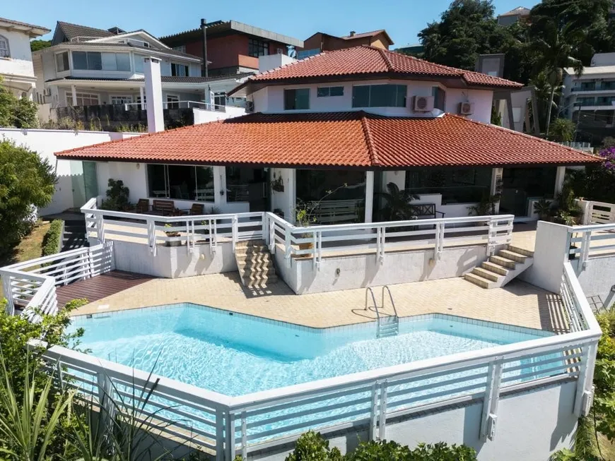 Foto 1 de Sobrado com 4 Quartos à venda, 356m² em Coqueiros, Florianópolis