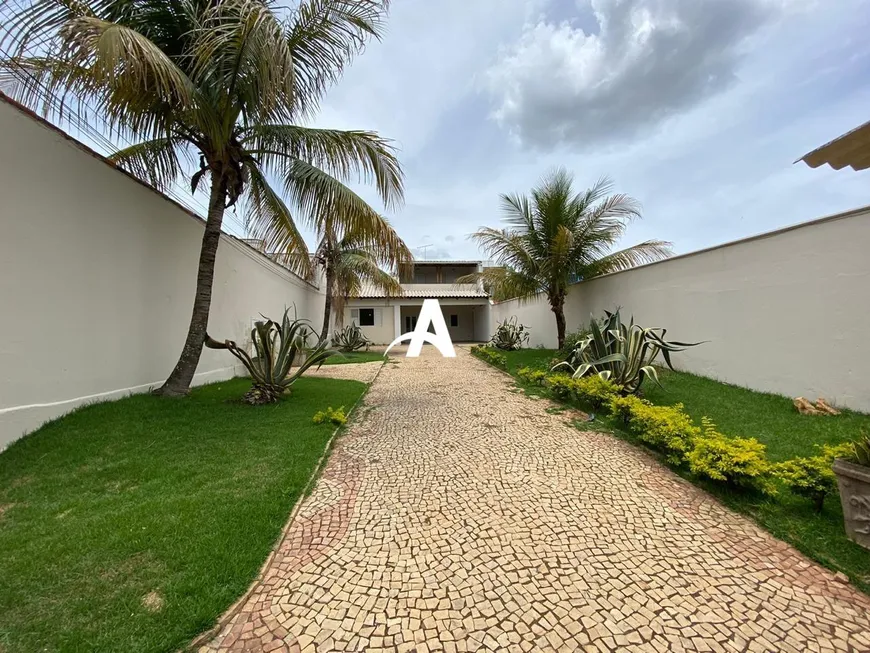 Foto 1 de Sobrado com 4 Quartos à venda, 409m² em Brasil, Uberlândia