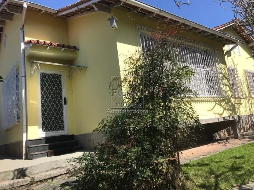 Foto 1 de Casa com 3 Quartos à venda, 1400m² em Bingen, Petrópolis
