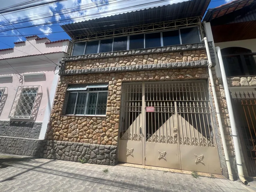 Foto 1 de Casa com 4 Quartos à venda, 300m² em Morro da Glória, Juiz de Fora