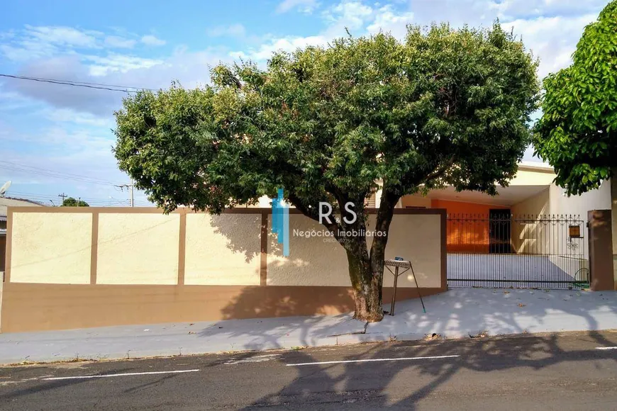 Foto 1 de Casa com 3 Quartos à venda, 266m² em Centro, Dracena