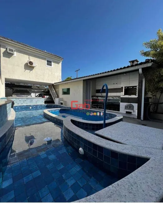 Foto 1 de Casa de Condomínio com 5 Quartos à venda, 200m² em Portinho, Cabo Frio
