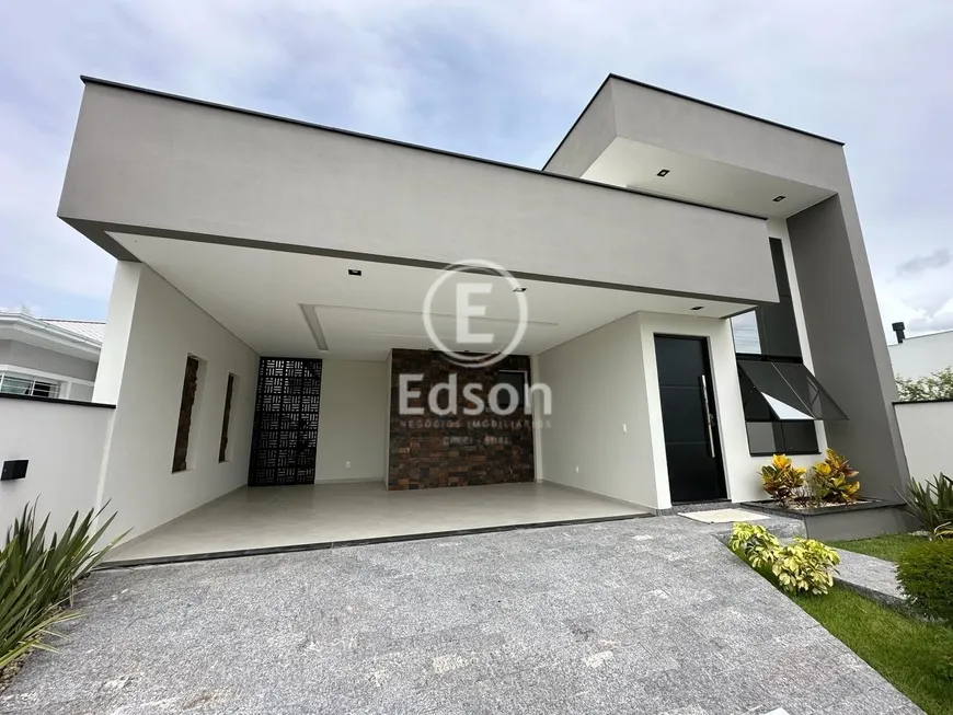 Foto 1 de Casa com 3 Quartos à venda, 136m² em Forquilhas, São José