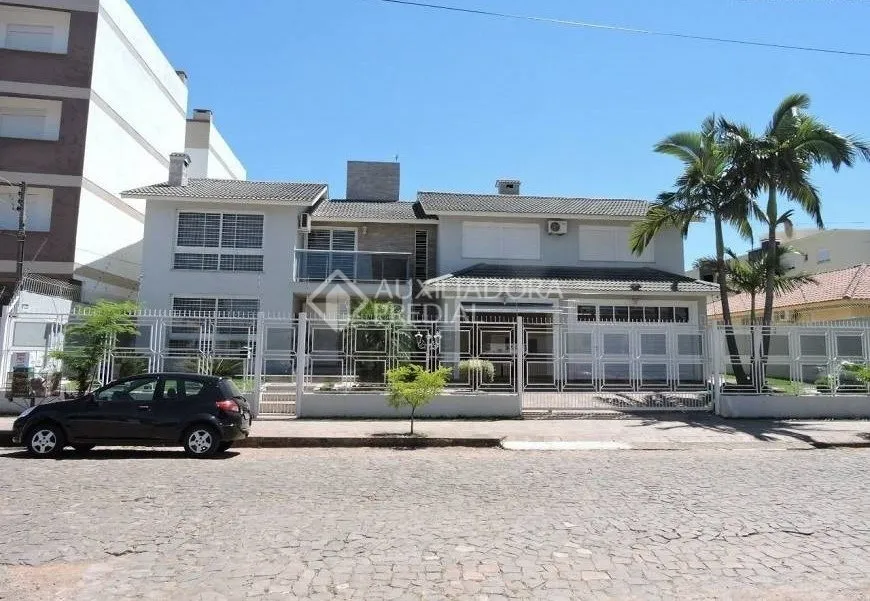 Foto 1 de Casa com 5 Quartos à venda, 420m² em Camobi, Santa Maria