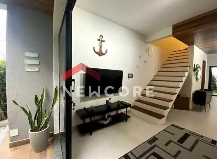 Foto 1 de Casa de Condomínio com 2 Quartos à venda, 90m² em Pontal de Santa Marina, Caraguatatuba