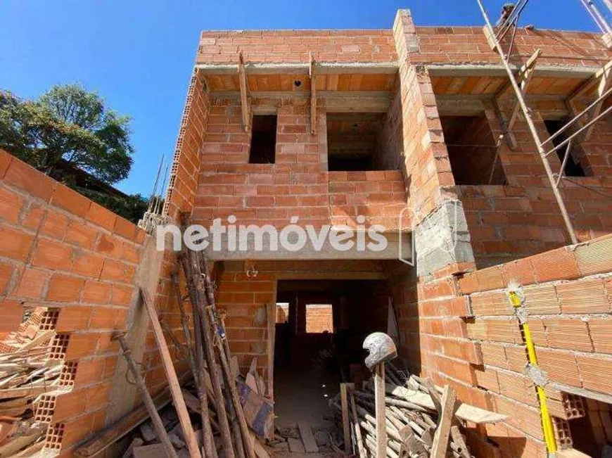 Foto 1 de Casa com 2 Quartos à venda, 60m² em Planalto, Belo Horizonte