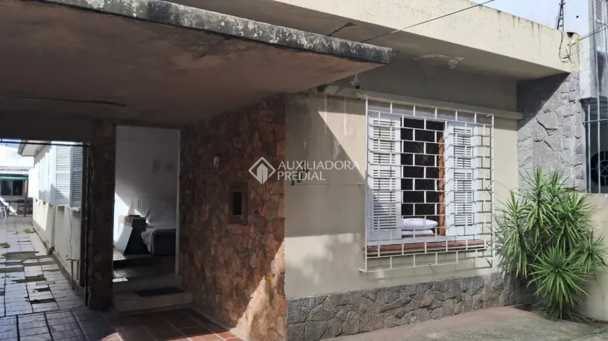 Foto 1 de Casa com 3 Quartos à venda, 136m² em Santa Maria Goretti, Porto Alegre