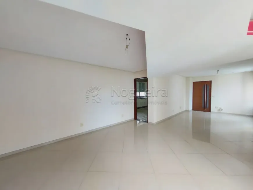 Foto 1 de Apartamento com 3 Quartos à venda, 157m² em Casa Amarela, Recife