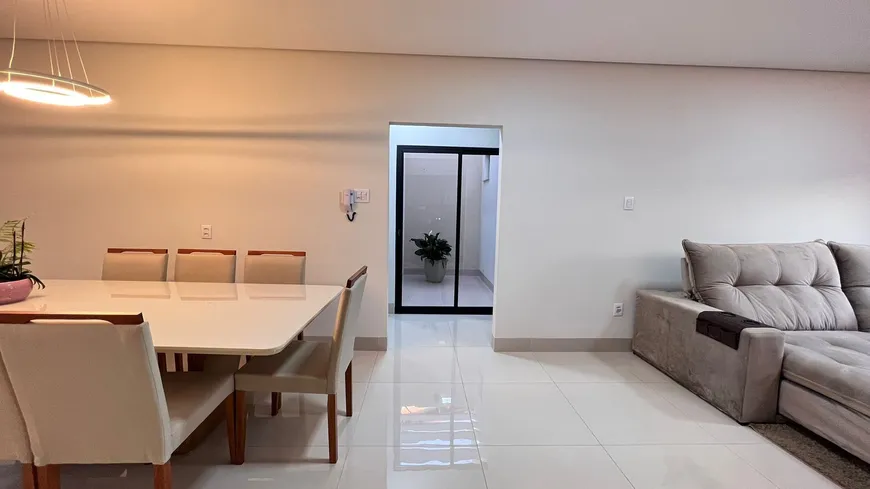 Foto 1 de Casa com 3 Quartos à venda, 130m² em Jardim Europa, Uberlândia