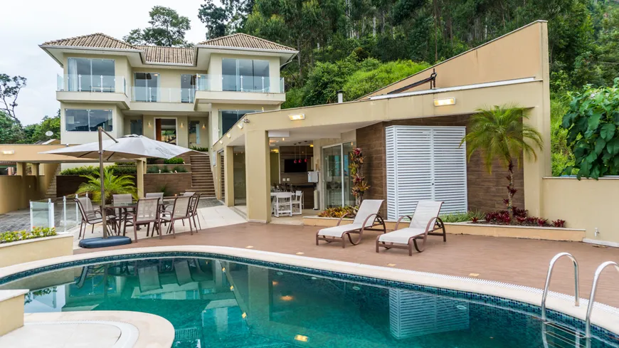 Foto 1 de Casa de Condomínio com 5 Quartos à venda, 726m² em Vale dos Pinheiros, Nova Friburgo