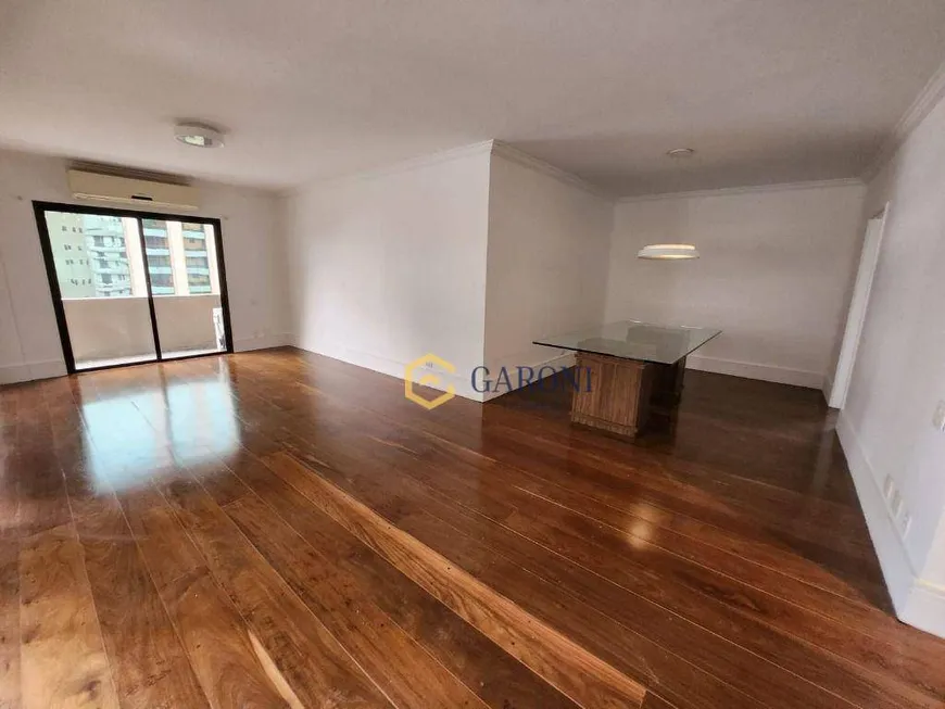 Foto 1 de Apartamento com 3 Quartos para venda ou aluguel, 240m² em Itaim Bibi, São Paulo