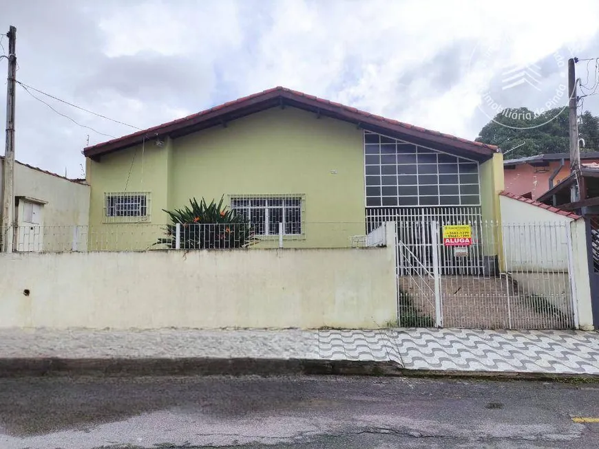 Foto 1 de Casa com 3 Quartos para alugar, 150m² em Vila Bourghese, Pindamonhangaba