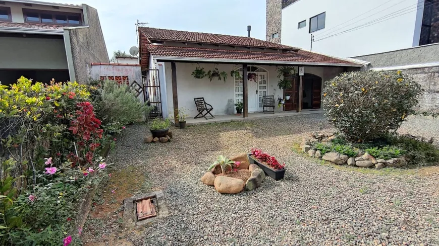 Foto 1 de Casa com 3 Quartos à venda, 120m² em Petrópolis, Joinville