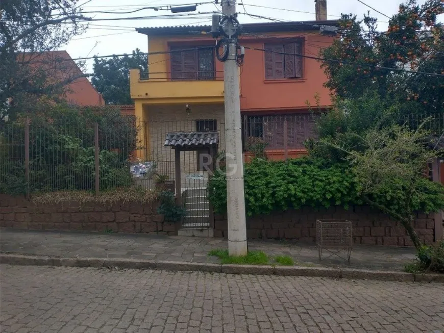 Foto 1 de Casa com 3 Quartos à venda, 219m² em Teresópolis, Porto Alegre
