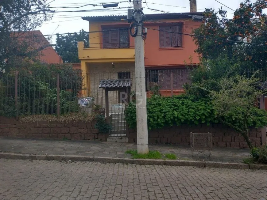 Foto 1 de Casa com 3 Quartos à venda, 220m² em Teresópolis, Porto Alegre