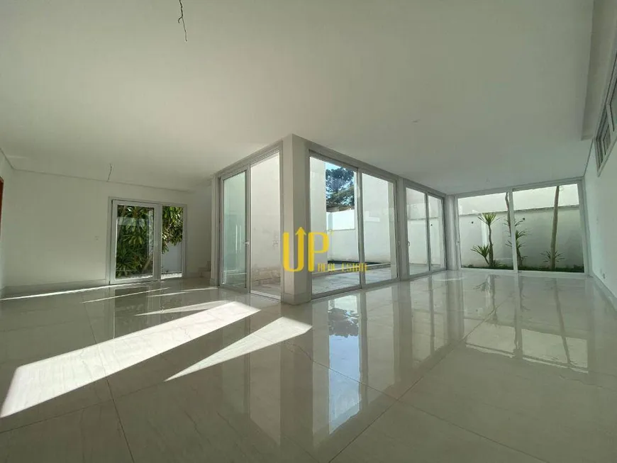Foto 1 de Casa de Condomínio com 4 Quartos à venda, 350m² em Brooklin, São Paulo