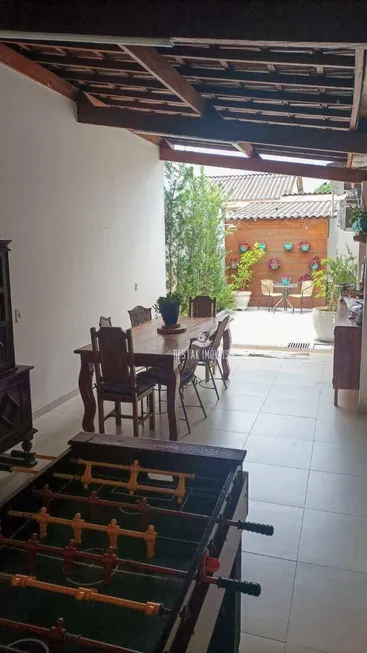 Foto 1 de Casa com 3 Quartos à venda, 200m² em Tubalina, Uberlândia