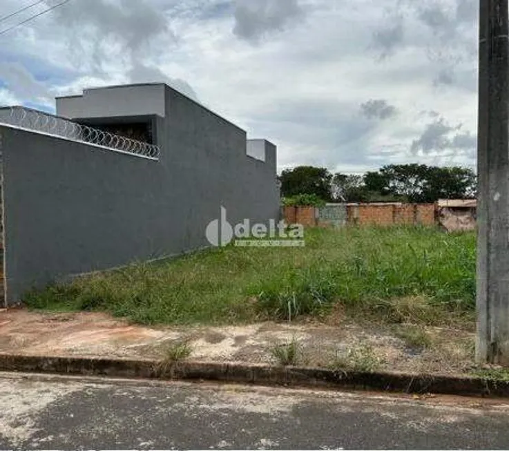 Foto 1 de Lote/Terreno à venda, 250m² em Granada, Uberlândia