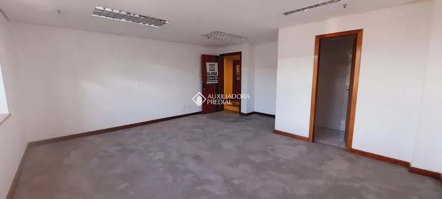 Foto 1 de Sala Comercial para alugar, 37m² em Moinhos de Vento, Porto Alegre