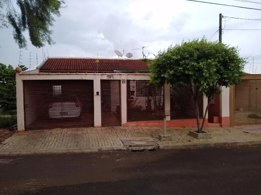 Foto 1 de Casa com 4 Quartos à venda, 180m² em Jardim Colúmbia D, Londrina