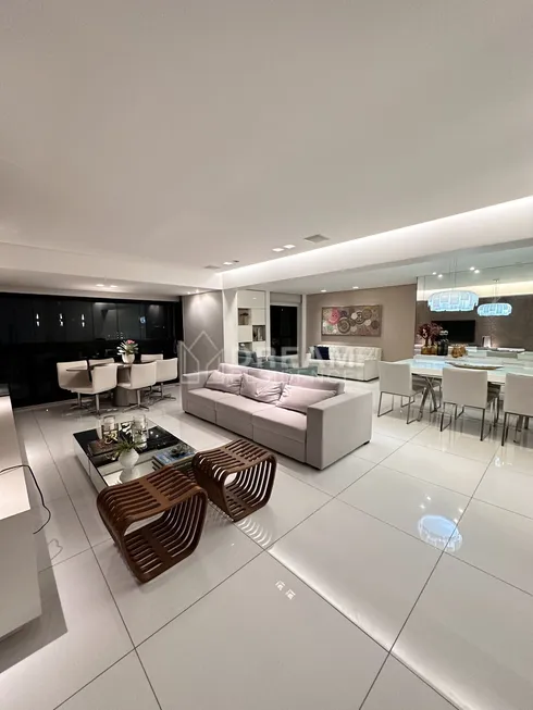 Foto 1 de Apartamento com 3 Quartos à venda, 160m² em Derby, Recife