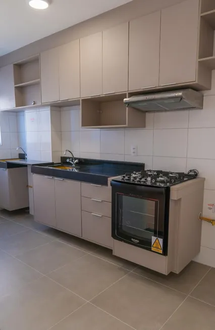 Foto 1 de Apartamento com 2 Quartos para alugar, 52m² em Centro, Lauro de Freitas