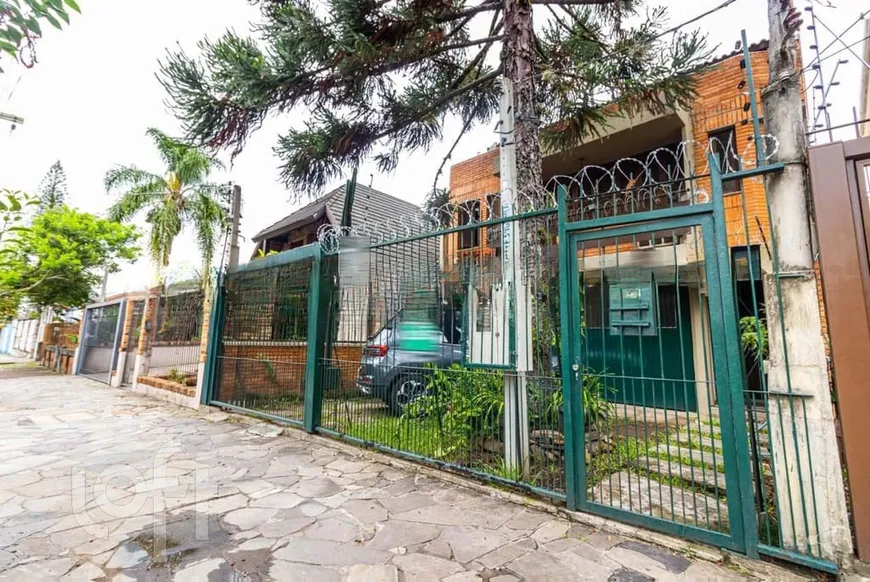 Foto 1 de Casa com 3 Quartos à venda, 288m² em Santo Antônio, Porto Alegre