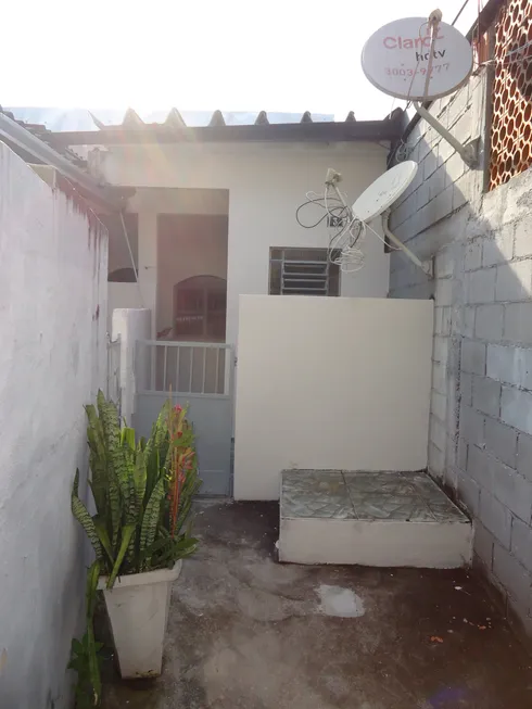 Foto 1 de Casa com 1 Quarto para alugar, 40m² em Colégio, Rio de Janeiro