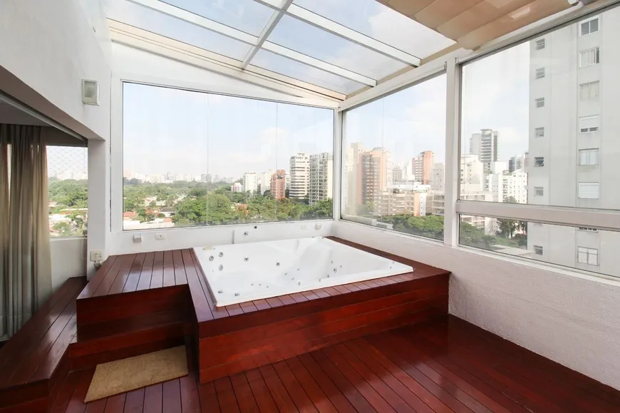 Foto 1 de Cobertura com 2 Quartos para alugar, 161m² em Vila Nova Conceição, São Paulo