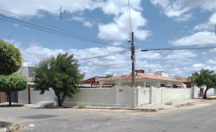 Foto 1 de Casa com 3 Quartos à venda, 10m² em Santo Antonio, Patos