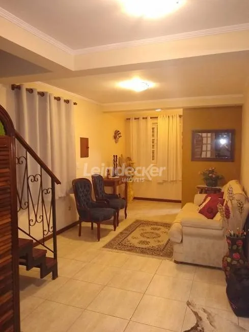 Foto 1 de Casa com 3 Quartos à venda, 190m² em Vila Ipiranga, Porto Alegre