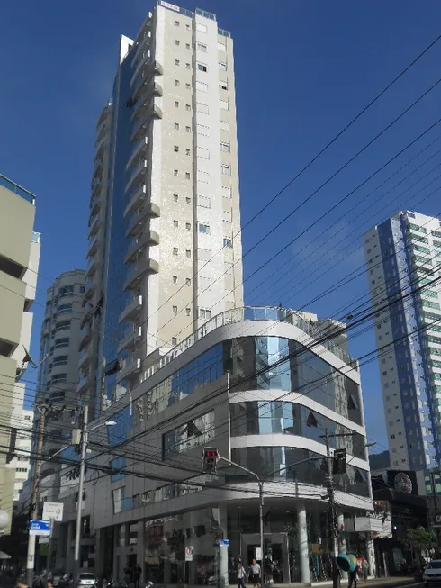 Foto 1 de Apartamento com 3 Quartos à venda, 130m² em Centro, Balneário Camboriú