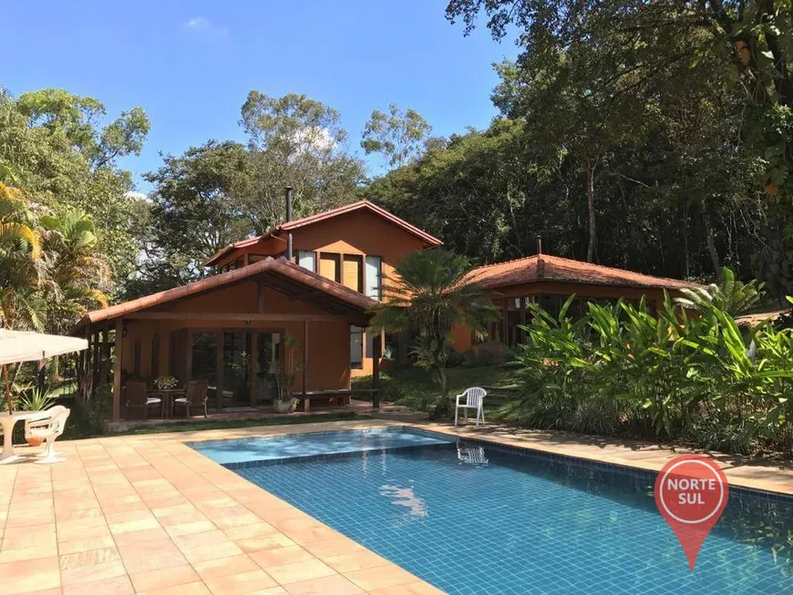 Foto 1 de Fazenda/Sítio com 3 Quartos à venda, 300m² em Centro, Brumadinho