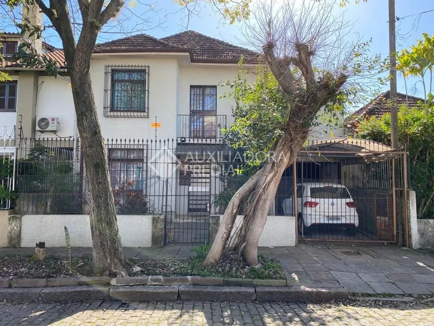 Foto 1 de Casa com 4 Quartos à venda, 337m² em Azenha, Porto Alegre