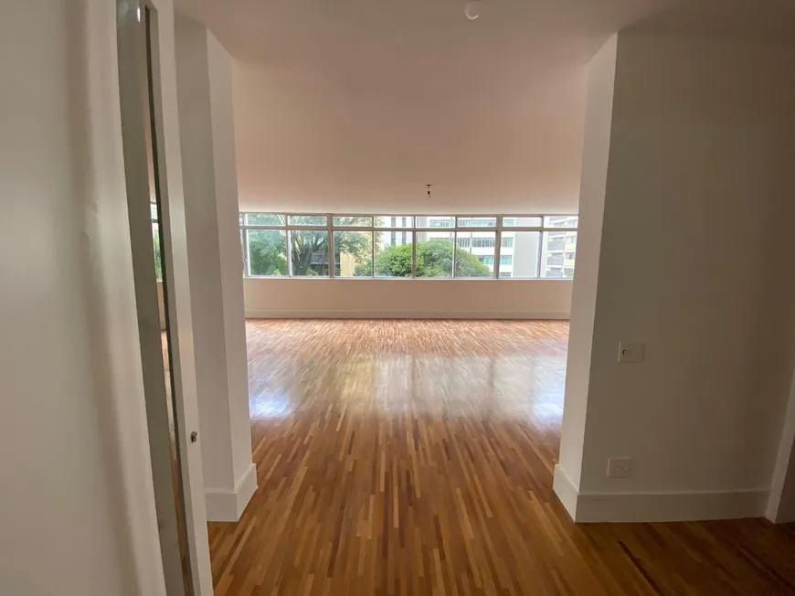 Foto 1 de Apartamento com 3 Quartos à venda, 270m² em Higienópolis, São Paulo