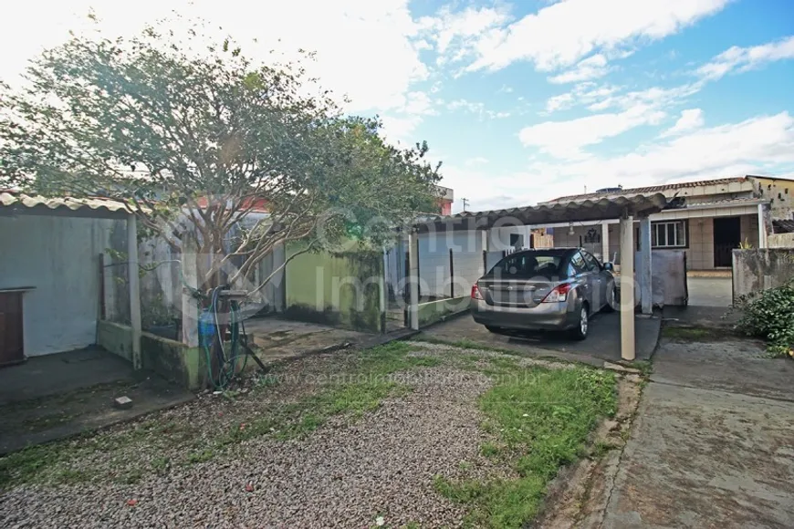 Foto 1 de Casa com 2 Quartos à venda, 195m² em Centro, Peruíbe