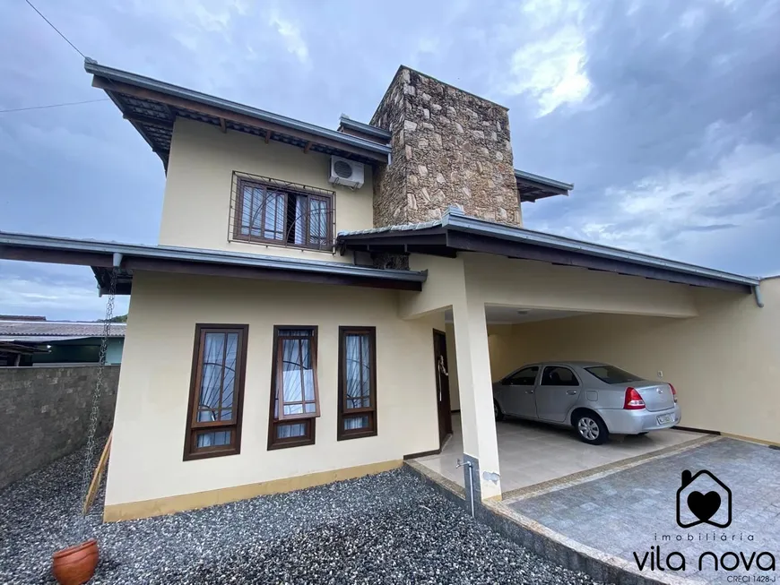 Foto 1 de Casa com 3 Quartos à venda, 216m² em Vila Nova, Joinville