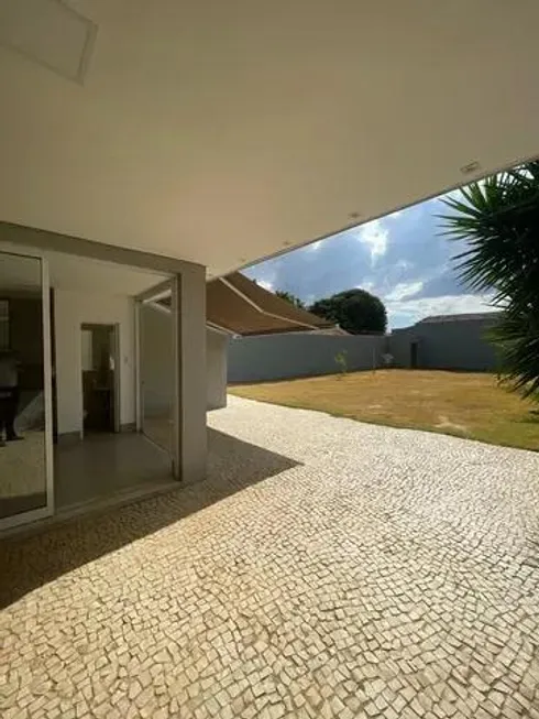 Foto 1 de Casa com 3 Quartos à venda, 180m² em Presidente Roosevelt, Uberlândia