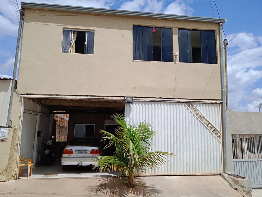 Foto 1 de Sobrado com 3 Quartos à venda, 216m² em Ceilandia Sul, Brasília