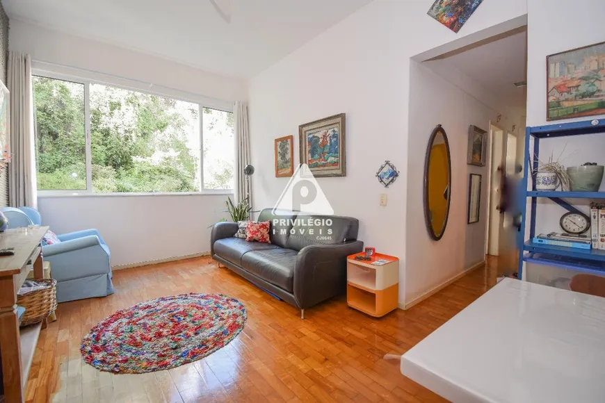 Foto 1 de Apartamento com 2 Quartos à venda, 65m² em Copacabana, Rio de Janeiro