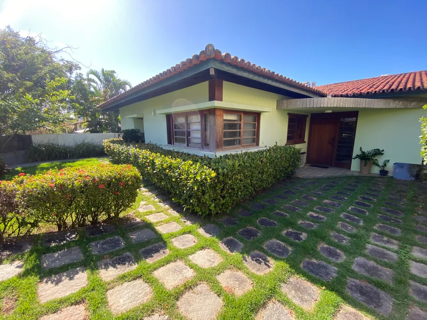 Foto 1 de Casa com 3 Quartos para alugar, 217m² em Pituba, Salvador