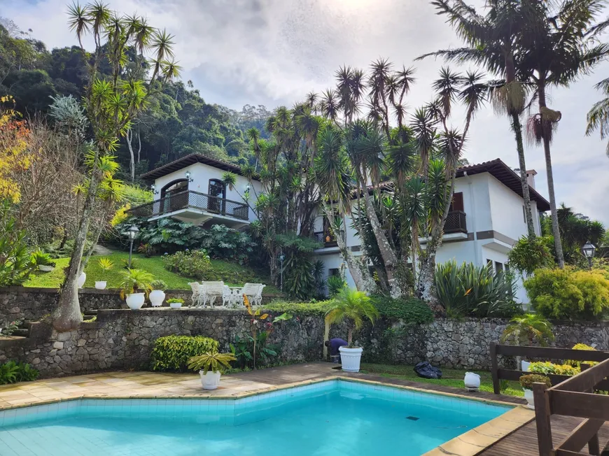 Foto 1 de Casa com 3 Quartos à venda, 700m² em Valparaiso, Petrópolis