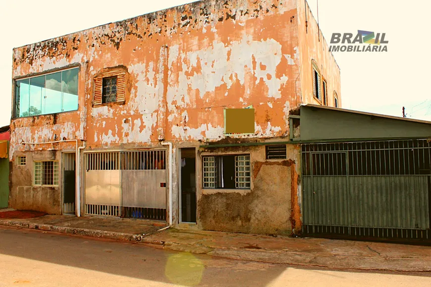 Foto 1 de Sobrado com 7 Quartos à venda, 180m² em Santa Maria, Brasília