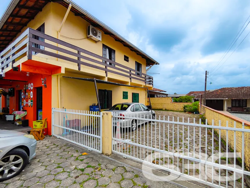 Foto 1 de Sobrado com 6 Quartos à venda, 170m² em Salinas, Balneário Barra do Sul